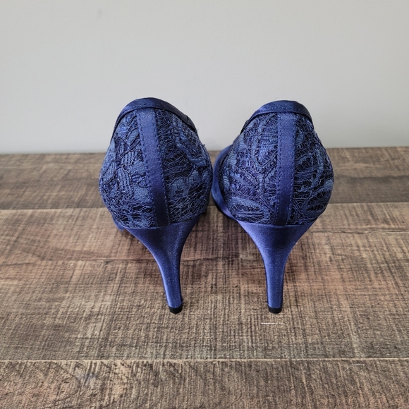 Adrianna Papell Blue Lace Pumps - Picture 4 of 8